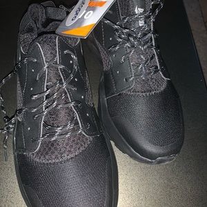 Brand new tennis shoes